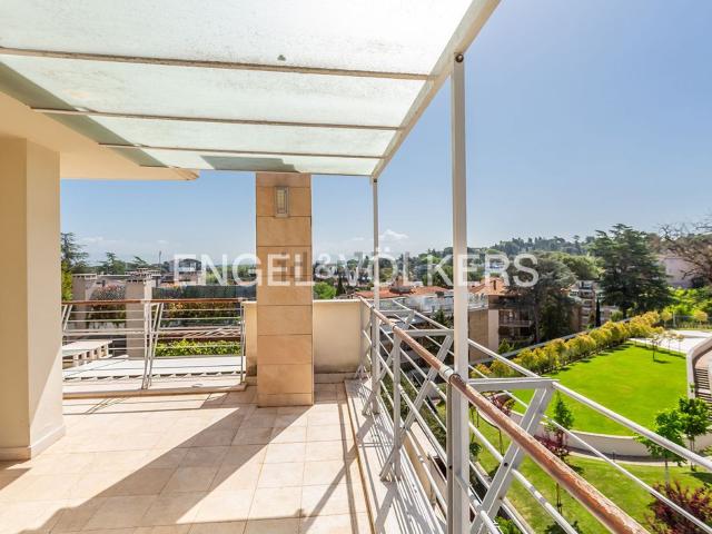 Appartamento in vendita di 187 m² in Via della Mendola