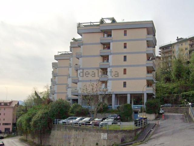 Appartamento in vendita di 187 m² in Via Francesco Petrarca, 36