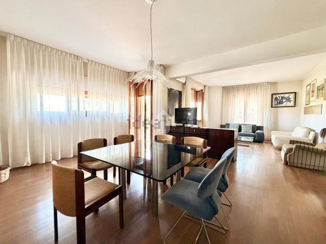 Appartamento in vendita di 187 m² in Via Fratelli Ceci, 24