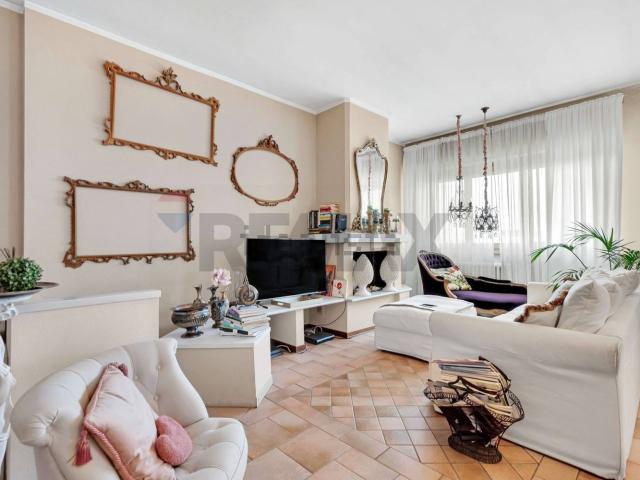 Appartamento in vendita di 187 m² in Via Monte Bianco, 8