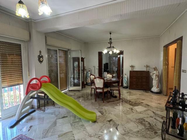 Appartamento in vendita di 187 m² in Viale della Regione Siciliana