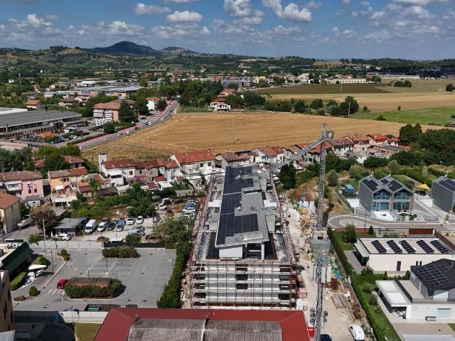 Appartamento in vendita di 188 m² in Via Carlo Urbani