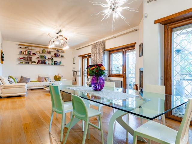 Appartamento in vendita di 188 m² in Via Cassia