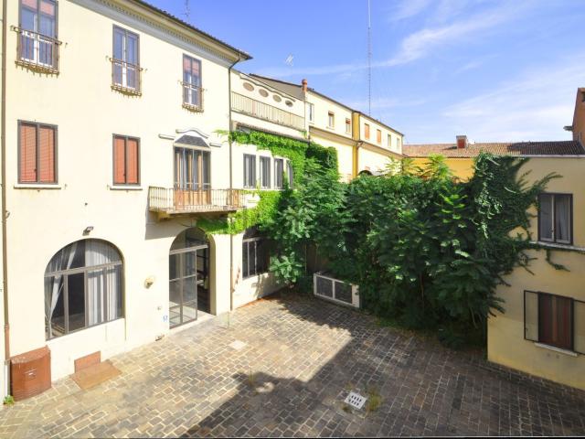 Appartamento in vendita di 188 m² in Via de’ Romei, 3