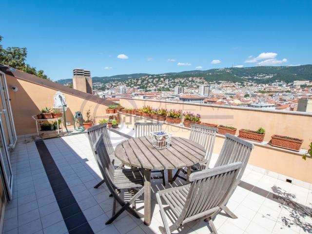 Appartamento in vendita di 188 m² in Via del Monte, 18