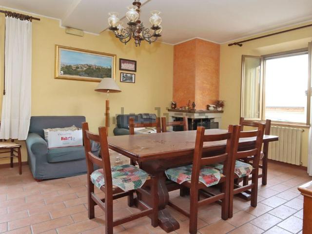Appartamento in vendita di 188 m² in Via del Pianello