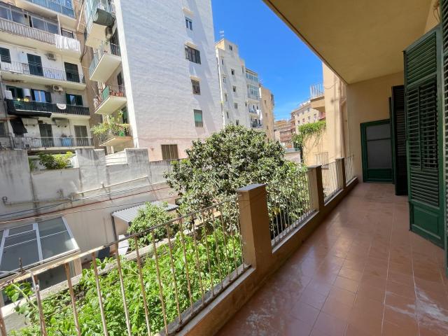 Appartamento in vendita di 188 m² in Via Ugo Foscolo, 7