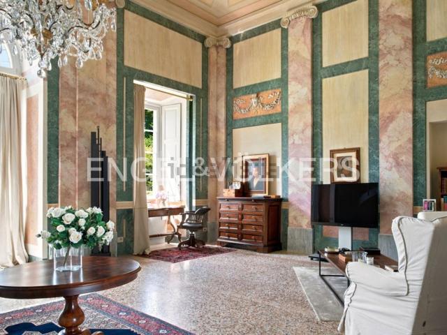 Appartamento in vendita di 188 m² in Via Vittorio Veneto, 5