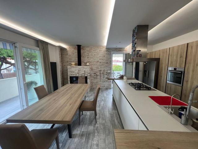 Appartamento in vendita di 188 m² in Viale Nicolò Machiavelli, 15