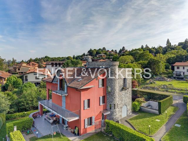 Appartamento in vendita di 189 m² in Via C. Colombo