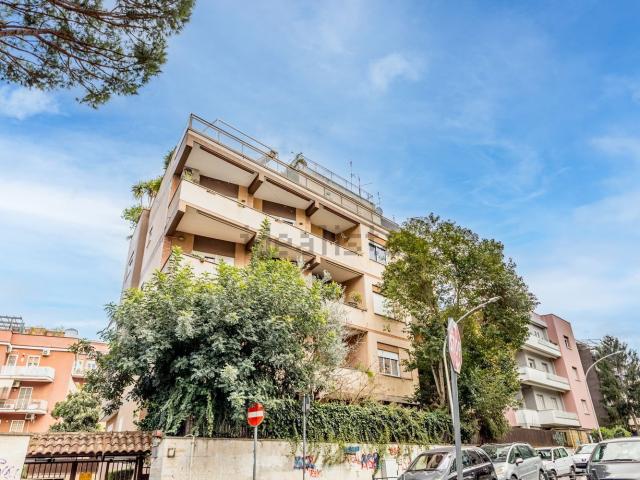 Appartamento in vendita di 189 m² in Via Carlo Dossi
