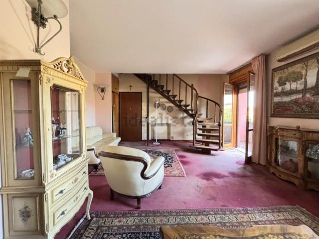 Appartamento in vendita di 189 m² in Via Giacomo Matteotti
