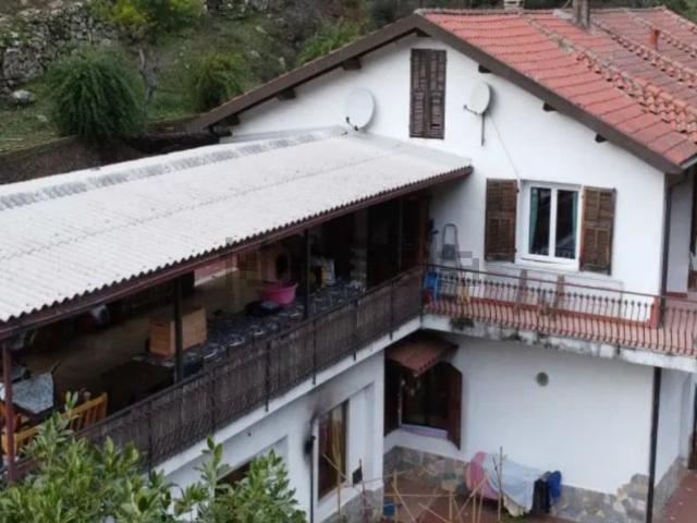 Appartamento in vendita di 189 m² in Via Dante Alighieri