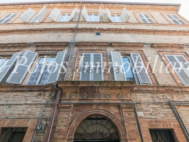 Appartamento in vendita di 189 m² in Via Ippolito Langlois, 28