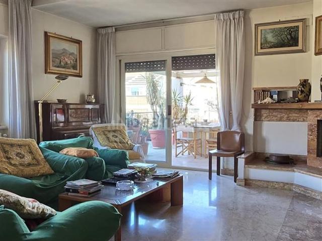 Appartamento in vendita di 189 m² in Via Nino Costa