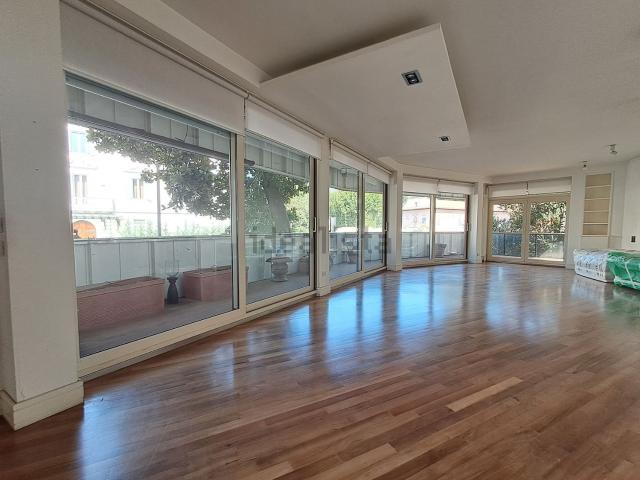 Appartamento in vendita di 189 m² in Via Salaria, 328
