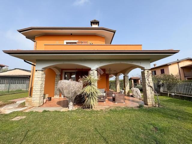Appartamento in vendita di 189 m² in Via Trento, 17