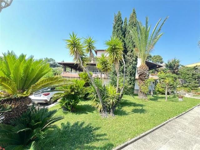 Appartamento in vendita di 189 m² in Via Ur. 3