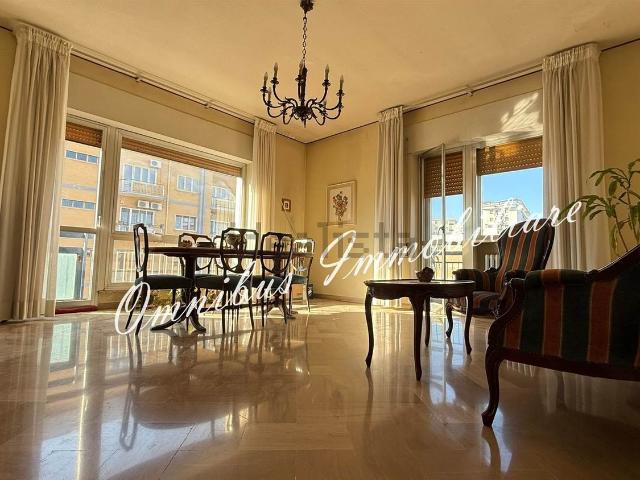 Appartamento in vendita di 189 m² in Viale Giuseppe di Vittorio, 145