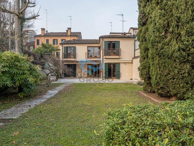 Appartamento in vendita di 189 m² in Borgo Camillo Benso Conte di Cavour