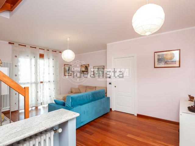 Appartamento in vendita di 189 m² in Piazza Giorgio Ambrosoli, 2