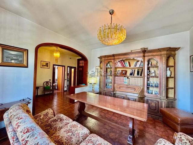 Appartamento in vendita di 190 m² in Via Statale, 128