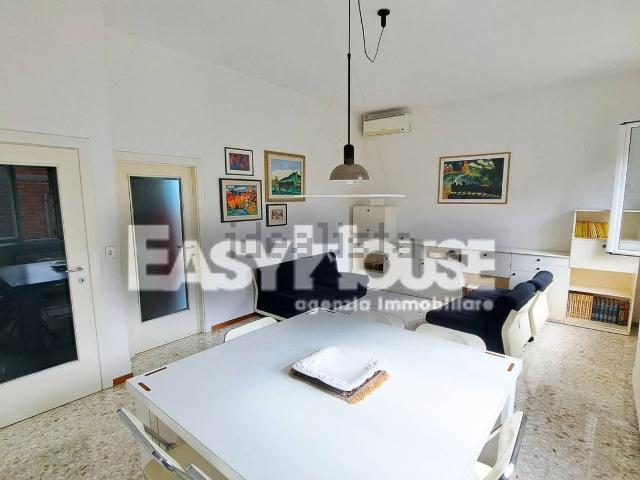 Appartamento in vendita di 190 m² in Via Cavi