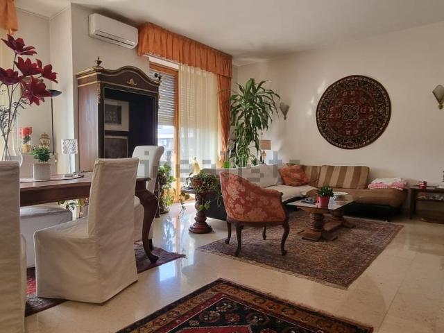 Appartamento in vendita di 190 m² in Via Camillo Cavour