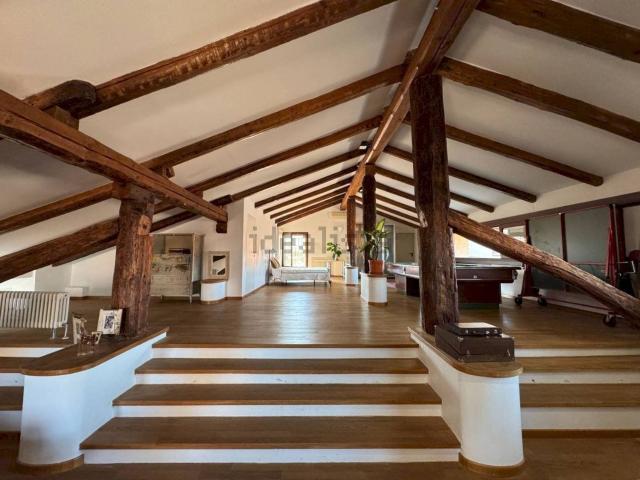 Appartamento in vendita di 190 m² in Via Cesare Battisti