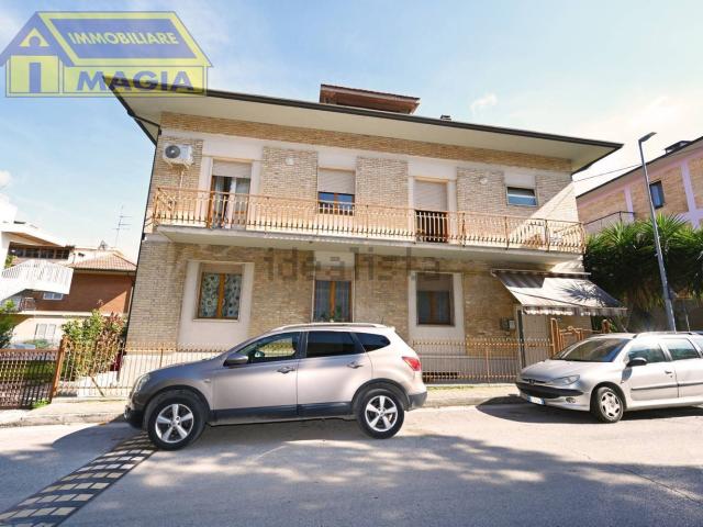 Appartamento in vendita di 190 m² in Via Cesare Battisti, 4
