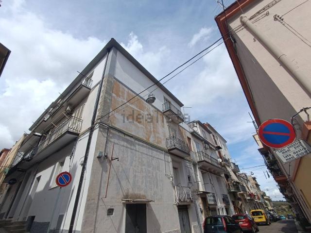 Appartamento in vendita di 190 m² in Via Cesare Battisti
