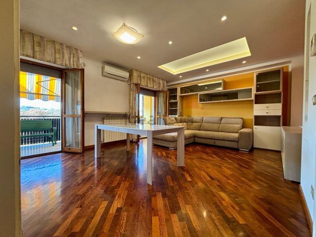 Appartamento in vendita di 190 m² in Via Cesare Pavese