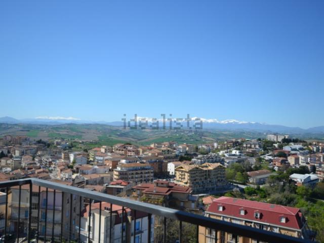 Appartamento in vendita di 190 m² in Via Adone Zoli