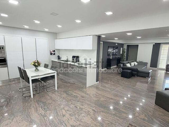 Appartamento in vendita di 190 m² in Via Aspromonte