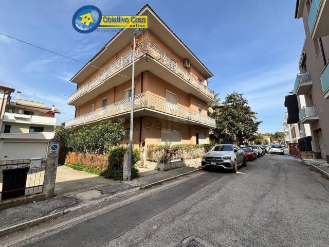 Appartamento in vendita di 190 m² in Via Bari, 2