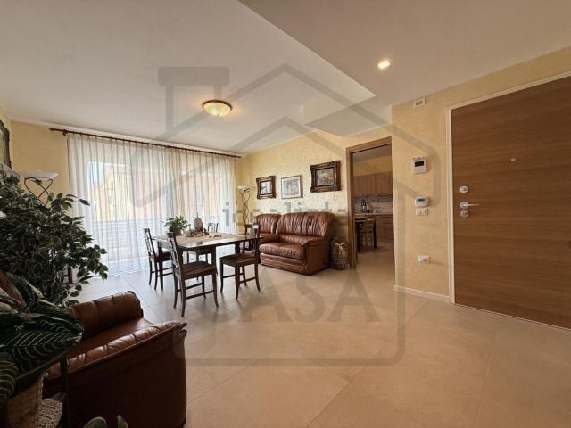Appartamento in vendita di 190 m² in Via Giulio Cesare
