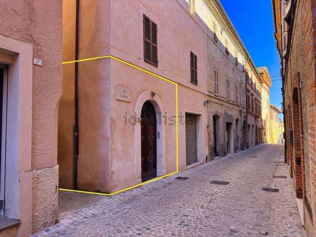Appartamento in vendita di 190 m² in Via Giuseppe Colucci, 1