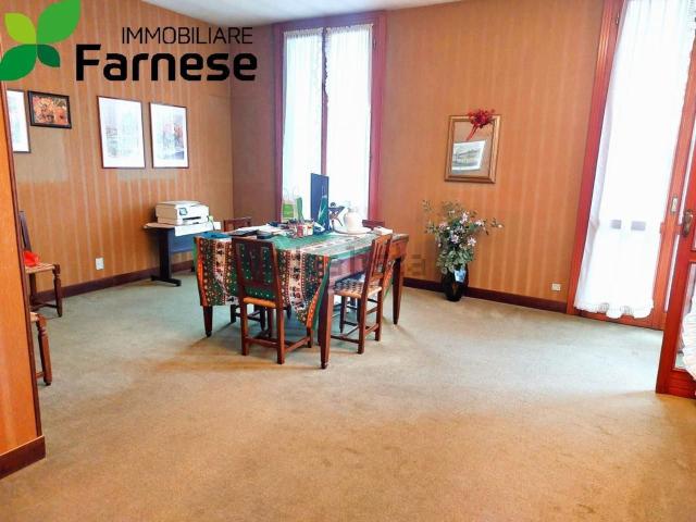 Appartamento in vendita di 190 m² in Via Giuseppe Manfredi, 108