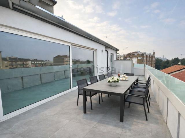 Appartamento in vendita di 190 m² in Via Giuseppe Parini, 1