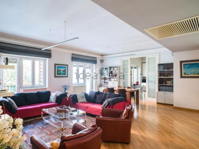 Appartamento in vendita di 190 m² in Via Giacinto Carini, 71