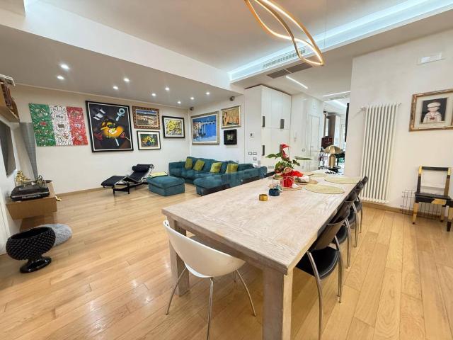 Appartamento in vendita di 190 m² in Via Donato Bramante, 19