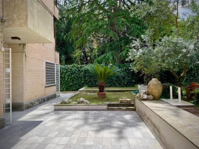 Appartamento in vendita di 190 m² in Via della Farnesina
