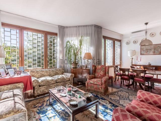 Appartamento in vendita di 190 m² in Via della Mendola