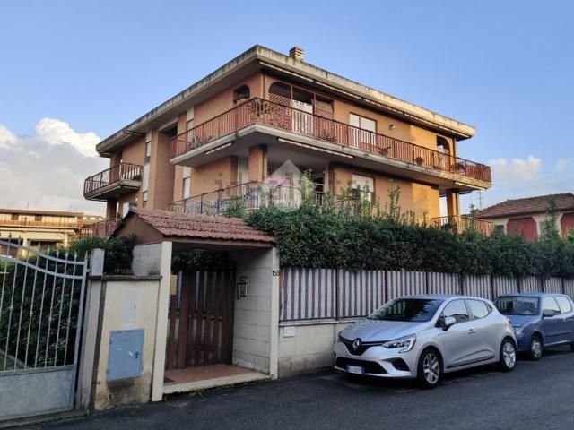Appartamento in vendita di 190 m² in Via delle Rondini, 159