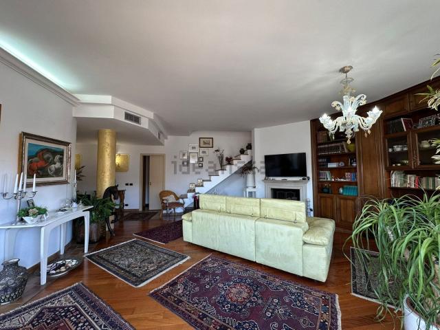 Appartamento in vendita di 190 m² in Via di Quarto Grande, 54
