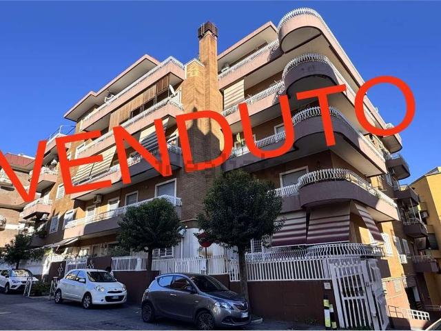 Appartamento in vendita di 190 m² in Via di Villa Lauricella, 37