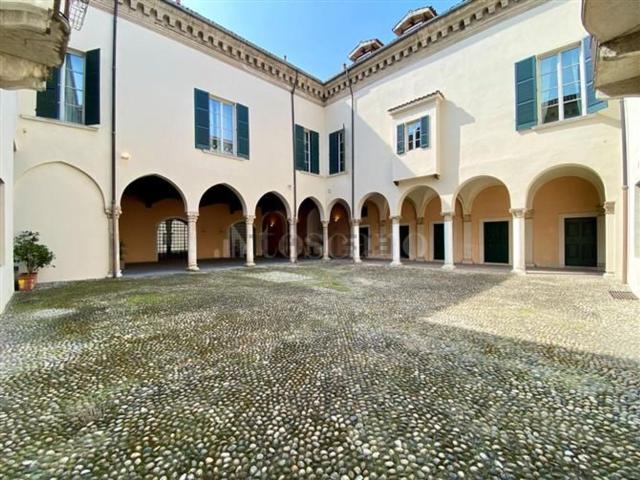 Appartamento in vendita di 190 m² in Via Elia Capriolo