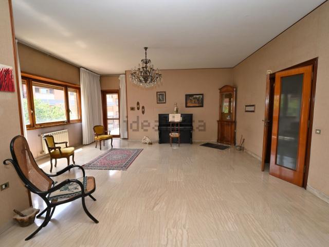 Appartamento in vendita di 190 m² in Via Ferrarecce
