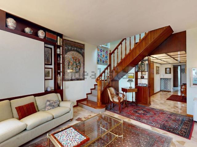 Appartamento in vendita di 190 m² in Via Filippo Tajani, 9