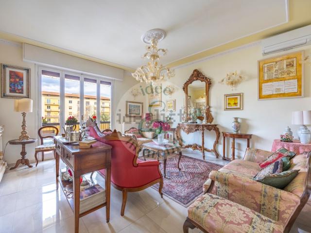 Appartamento in vendita di 190 m² in Via Frusa